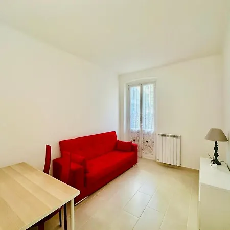 Apartment 2 Bedrooms & Balcony, 5 Minutes To Airport, Sestri Ponente Aeroporto