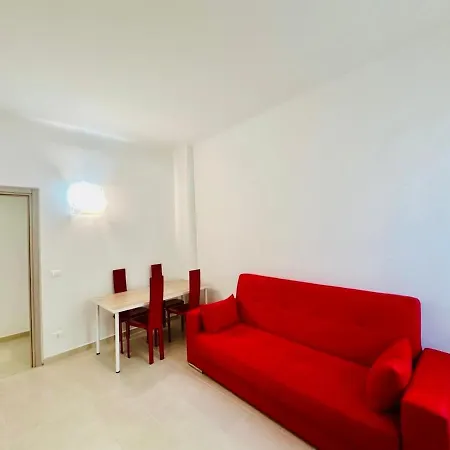 2 Bedrooms & Balcony, 5 Minutes To Airport, Sestri Ponente Aeroporto * Genua