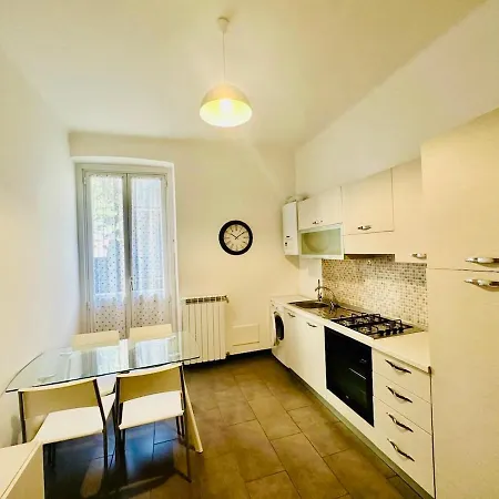 2 Bedrooms & Balcony, 5 Minutes To Airport, Sestri Ponente Aeroporto *